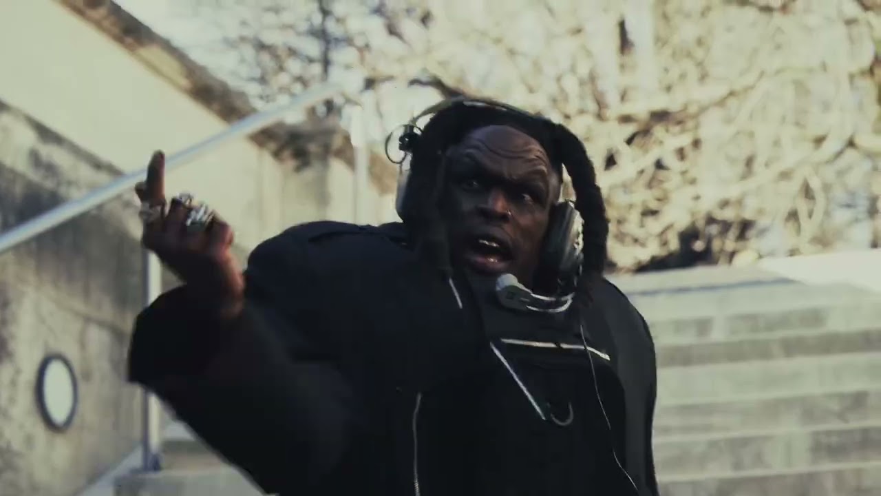 Billyracxx - Aliens Shoot - (Aliens In Paris)