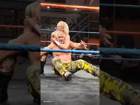 SCOTTY2HOTTY v LEYTON BUZZ