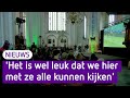 BIJZONDER! Honderden supporters kijken voetbal in kerk: 'Nog nooit meegemaakt'