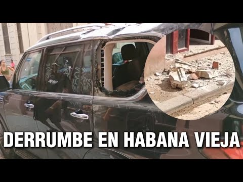 Así quedó este auto luego del desplome parcial de un balcón en La Habana