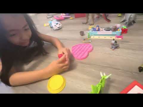 Hora do lanche dos dinossauros na escola.