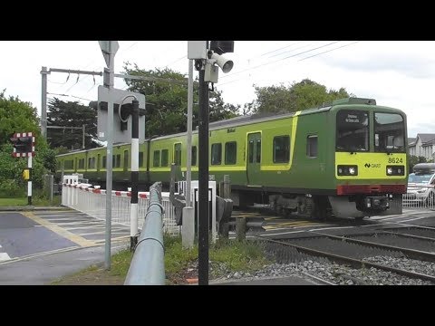 Merrion Gates Railway Crossing, Dublin - IE 8520 Class Dart Train 8624