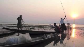 preview picture of video 'Inle lake boatmen'