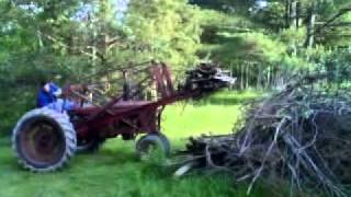 preview picture of video 'Farmall H Working'