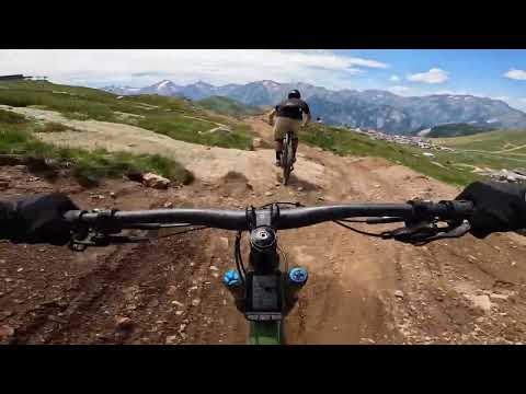 following oscar & kevin down La K-lif - bikepark alpe d'huez