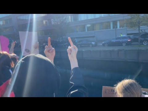 Protest tegen de anti-abortus mars (Den Haag, 12 november 2022)