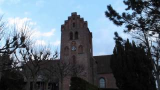 preview picture of video 'Lyngby kirke - aftenringning'