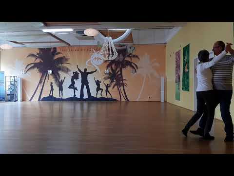 Langsamer Walzer gelaufene Linksdrehung 2020