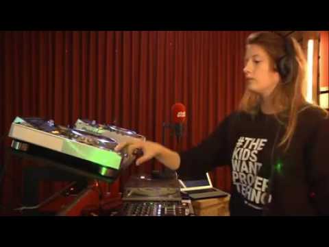 Chatlotte de Witte Live Bij Studio Brussel 04-11-2016