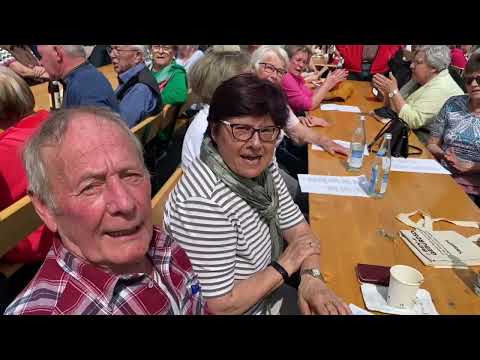 75 Jahre SchwäPo: Neresheim singt „Auf dr Schwäb‘schen Eisebahne“.