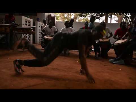 Hiphop dancers respond to Bwazan rehearsal, Jan 2018 DSC 7334