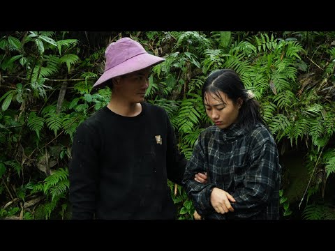 Panik bricht aus: Nhi rutscht aus und fällt in den Bach, während sie Thắng beim Brückenbau hilft.