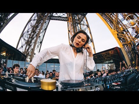 ロシアのスーパースターDJとして世界を駆けまわるNina Kravizが、Contactのニューイヤーパーティに出演決定！ | 株式会社グローバル・ハーツのプレスリリース