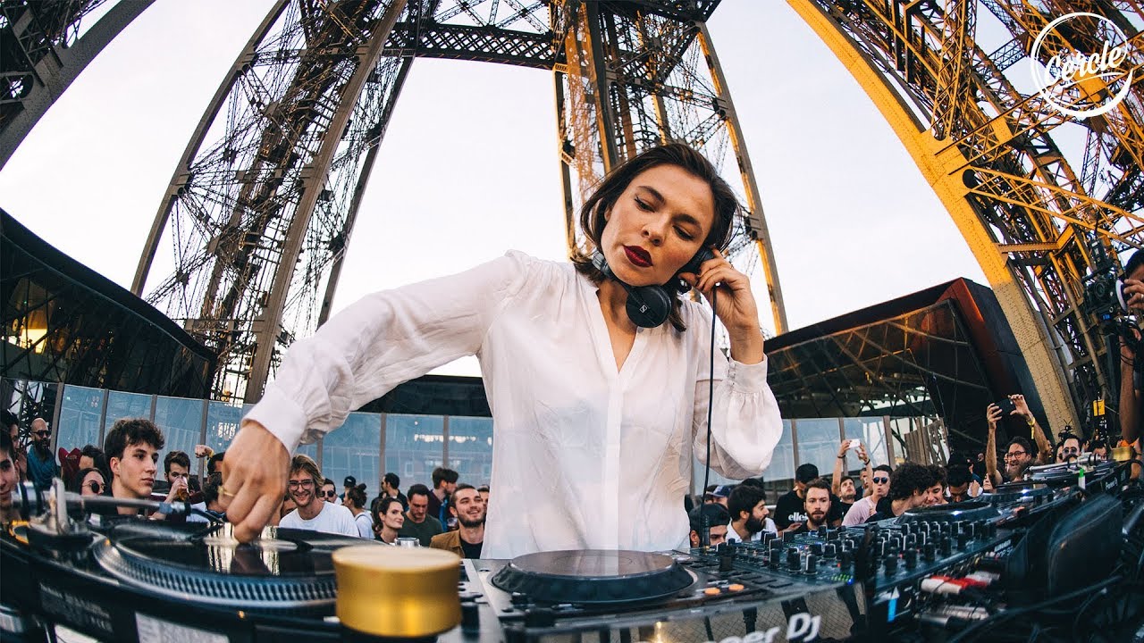 nina-kraviz-tour-eiffel-paris-cercle-2018-10-25