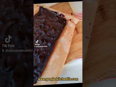 How to make #chili #chocolate #bar is on @GoogiesKitchen. Please like and subscribe TODAY. 🙏🙏🙏 xxx
