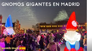 Gnomos Gigantes En La Plaza Matadero Madrid España