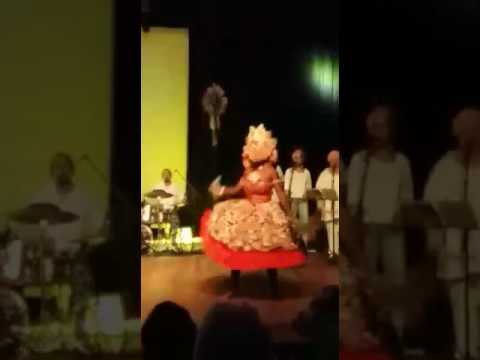 Espetáculo macumbaria de Juliana de passos . Iansã representada por juli costa