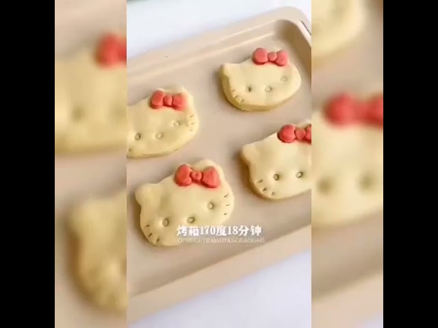 Vídeo relacionado con Japanese Hello Kitty Cookie Sandwich Toast Bread Cutter Mold