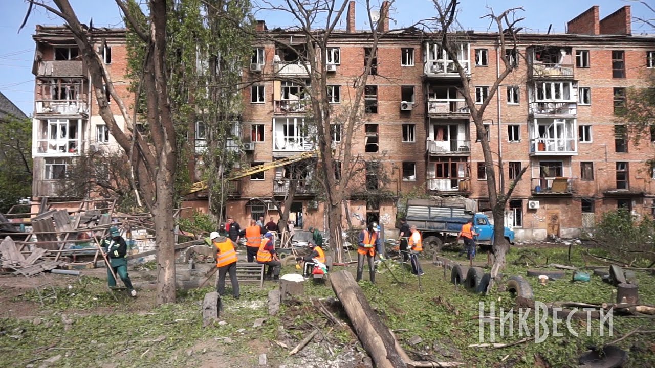 Росіяни вночі обстріляли Миколаїв: пошкодили житловий будинок та зруйновали будівлю на підприємстві