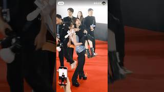 Download lagu Cute moment of Zhao Lusi at “The story of Pearl Girl” press conference mp3 Download lagu Cute moment of Zhao Lusi at “The story of Pearl Girl” press conference mp3