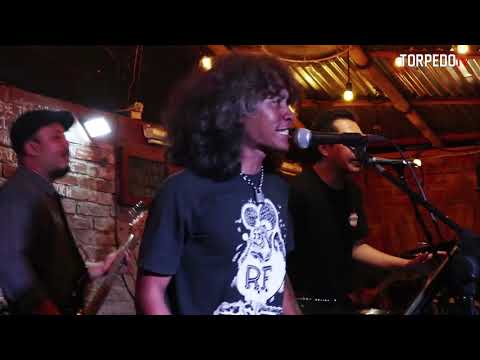 RAMONES - Blitzkrieg Bop ala The Eastbay feat. Eko Ramone