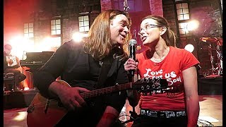 Laura Helps Alan Sing &quot;Take Us Home&quot; (Magic!), Alan Doyle &amp; The Beautiful Beautiful Band, Kingston