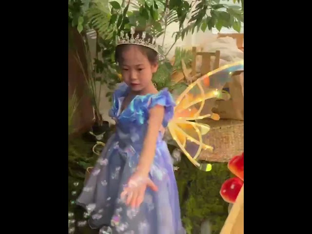 Vídeo relacionado con maysida Alas de Hadas Eléctricas con Luces LED y Alas de Mariposa para niñas y Mujeres, con de Mariposa móviles y Musicales, Disfraz de Hadas, Cosplay, Regalo para Halloween, Cumpleaños o Carnaval