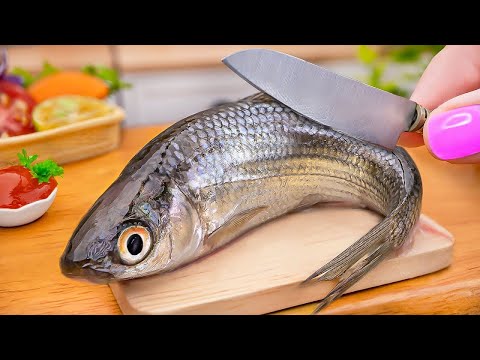 Catch Fish in The Wild And Cook 💖 Miniature Fried Fish in Rich Yellow Curry Sauce | Petite Cooking
