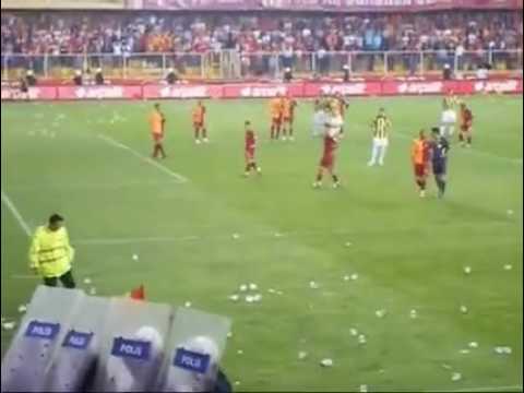 Istanbul Derby - ganz normales Eckball - Randale