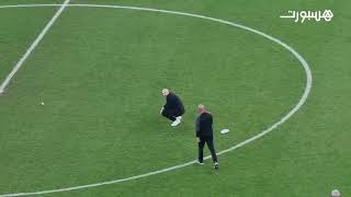 احتفالية جنونية.. لاعبو المنتخب يرفعون الركراكي عاليا فرحا بالتأهل إلى ثمن نهائي المونديال احتفالية جنونية.. لاعبو المنتخب يرفعون الركراكي عاليا فرحا بالتأهل إلى ثمن نهائي المونديال
