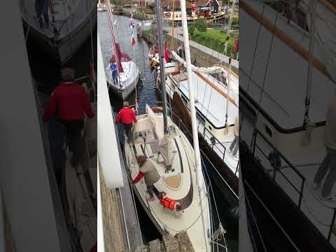 Workum Sluis - Schleusenkino 5/10 - Holland by Boat - meerseen.tv