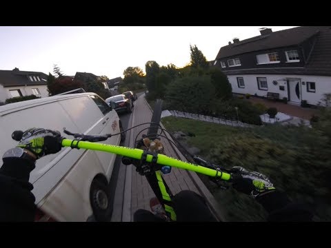URBAN FREERIDE // stunting the city //stairs//Wheelies// Niclas materno//