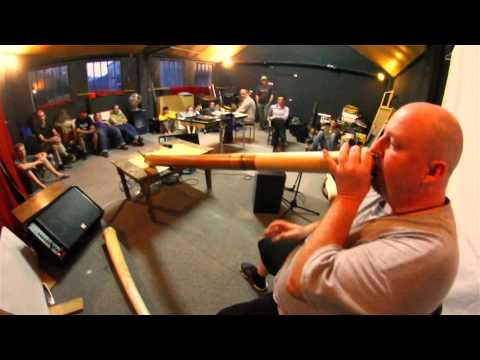 DIDGERIDOO by KELU from Paris the amazing technique ! the terre-mythe session
