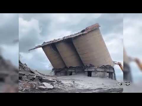 10 Extreme Dangerous Idiots Excavator Operator Skill   Fastest Building Demolition Excavator Skills
