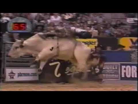 PBR 2003: Gilbert Carrillo's Spectacular Dismount