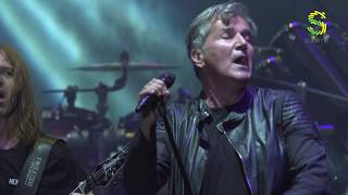 Music video thumbnail preview for Holograf - Ai o ora sa te distrezi (Live @ Ca pe vremuri) by Holograf