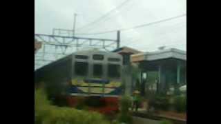 preview picture of video '[KRL Jabodetabek] 東急8500系8611F編成 (PondokCina駅)'