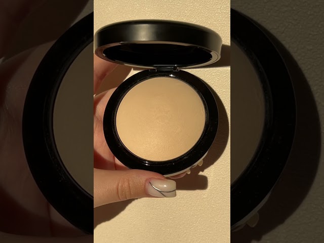 Vídeo relacionado con MAC Cosmetics MINERALIZE SKINFINISH LIGHTSCAPADE Multi-Mineral Complex que aporta brillo a la cara y al cuerpo 10 gr