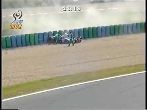 1998 F1 French GP-FP4 - Esteban Tuero slammed into the tyres barrier