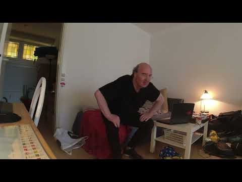 MongoTV_12695 - Cykler Til NETTO Torsdag Aften For At Sælge 3 FLASKER og Købe SLIK