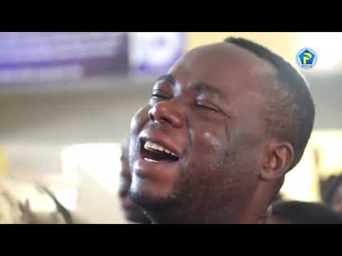 10 minutes of Deep Pentecostal Worship Led By Mrs Esther Issaka