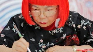 Muere a los 97 años la artista japonesa Yayoi Kusama, famosa por sus lunares psicodélicos