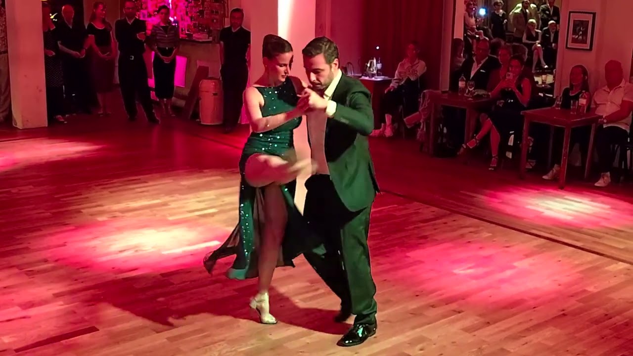 Video thumbnail for Burak Öncel & Maude Andrey - Un Infierno - Miguel Caló