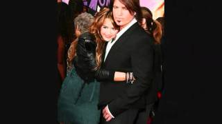 Miley Cyrus feat. Billy Ray Cyrus - Love that let&#39;s go ( lyrics in de description )