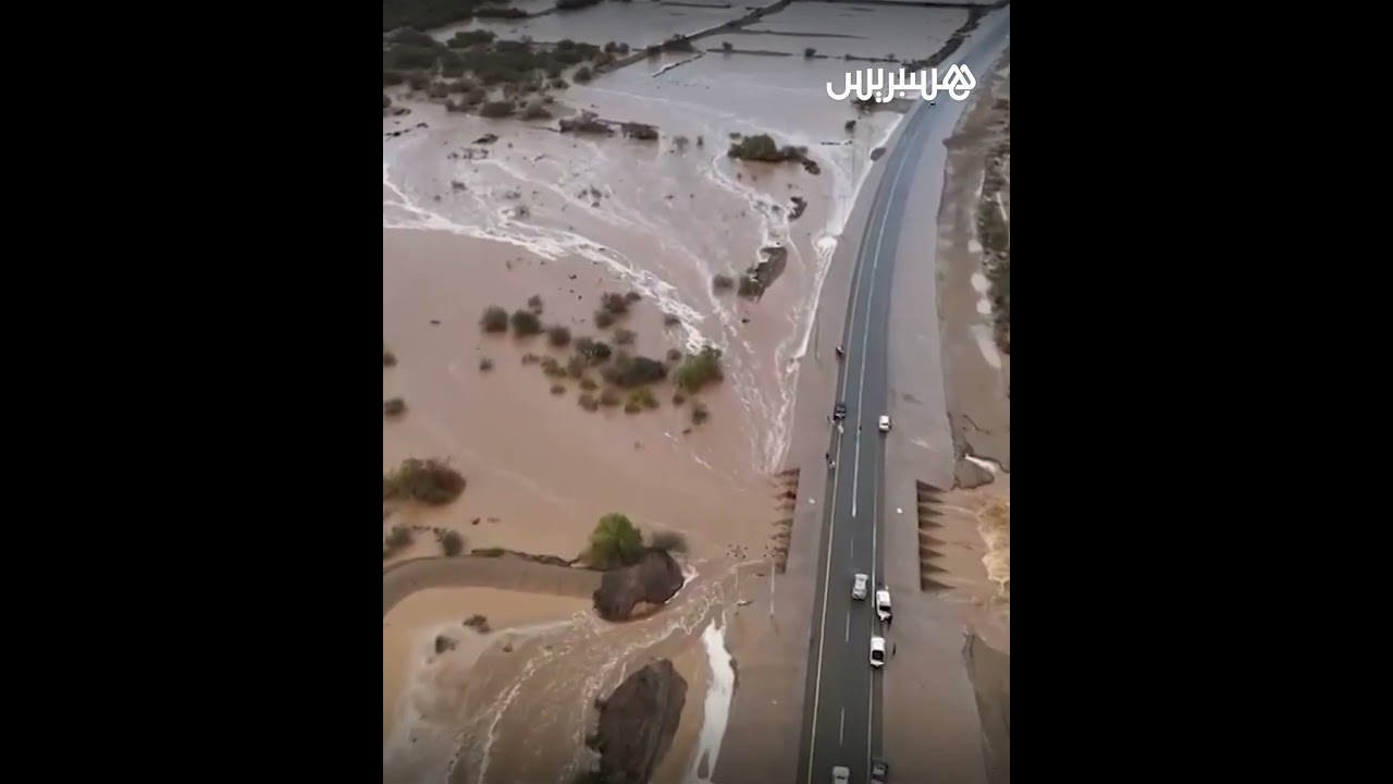 لقطات جوية ترصد فيضانات مفاجئة في محافظة جازان السعودية thumbnail