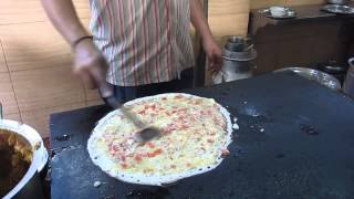 preview picture of video 'Egg Dosa making - Pai Dosa Bros - Cochin, Kerala コーチンのドーサ屋さん'