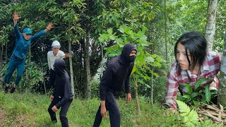 The kind engineer was worried and tried every way to rescue the poor single girl.