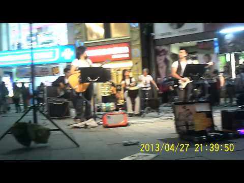 BABErazzi : Musicians Ch-Johnny Singlish Filmed Dis Talented Arker Street Band In Ximenting (Vid 7)
