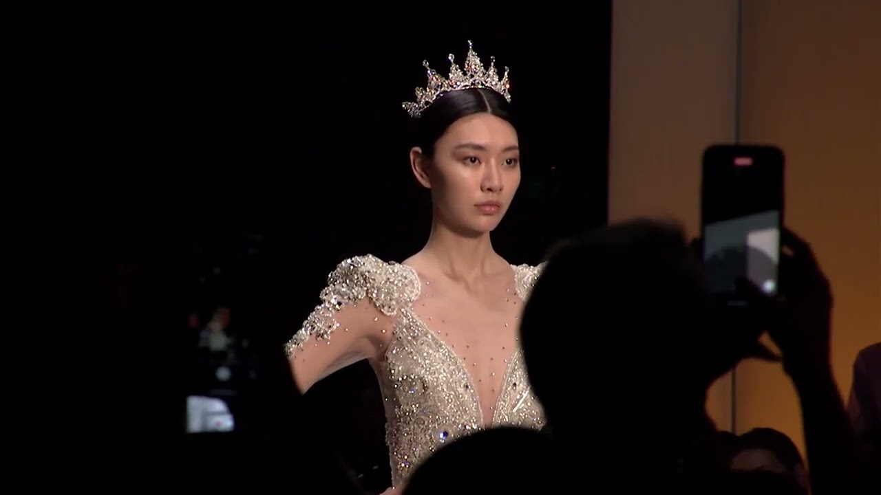 Abiti da sposa Julia Kontogruni, principesse che brillano