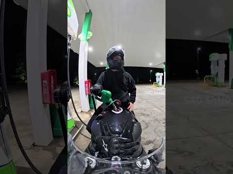 Biker bị tạt nước vào mặt chỉ vì không cho số điện thoại của mình